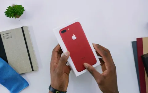 iPhone 7 (PRODUCT)RED Special Edition, il video di unboxing