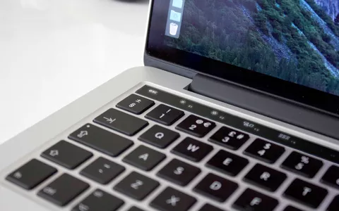 MacBook Pro 2016 con Barra Touch OLED: Gallery + Sondaggio
