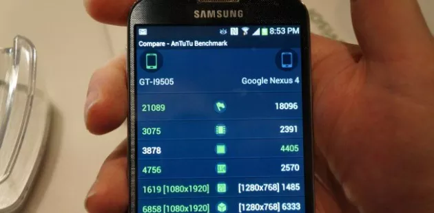 Confronto tra il Samsung Galaxy S4 e il Google Nexus 4.