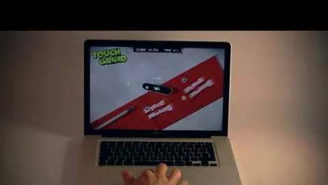 Giocare con il trackpad multi-touch del MacBook