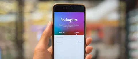 Instagram, le Storie si condividono su Direct