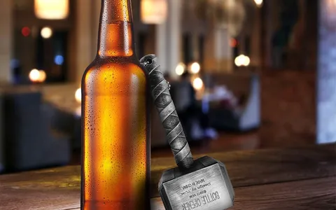 Martello di Thor apribottiglie, il gadget perfetto per l'Estate dei fan dell'eroe