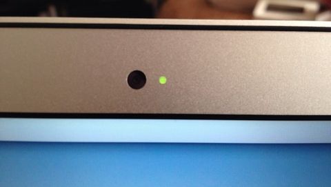 MacBook, un hack permette di attivare la webcam senza LED verde