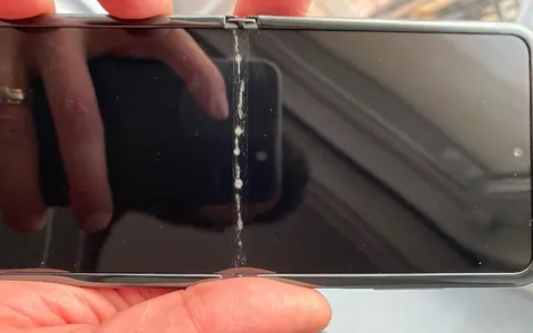 Galaxy Z Flip e Motorola RAZR: ancora problemi per gli smartphone pieghevoli