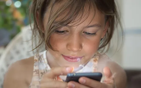 Dipendenza da smartphone: allarme tra bambini e adolescenti italiani