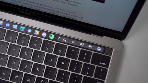 Perché Apple ha tolto la Touch Bar e rimesso i tasti fisici?