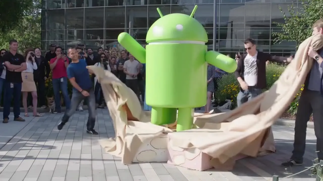 Android 7.0 Nougat: la statua nella sede di Google