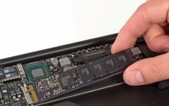 Nuovi MacBook Air con nuovo connettore per SSD-card
