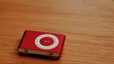 Riparatore truffa Apple facendosi spedire illegalmente 9000 iPod shuffle