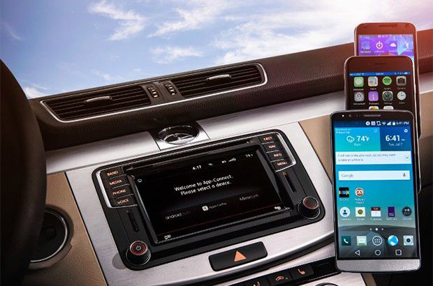 Volkswagen annuncia la compatibilità con le piattaforme Android Auto, CarPlay e MirrorLink per le vetture in arrivo sul mercato nel 2016