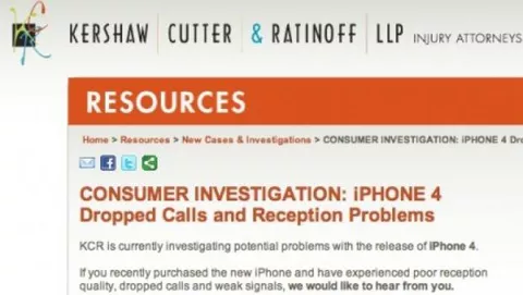 Studio legale tenta la class action contro Apple per i problemi di ricezione di iPhone 4