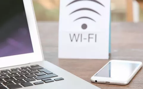 Non temere il Wi-Fi pubblico: ti protegge ExpressVPN, al 49% di sconto