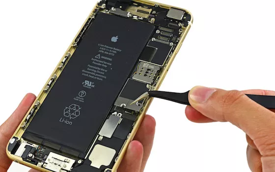 iPhone 6 Plus smontato, capienza della batteria doppia rispetto a iPhone 5s