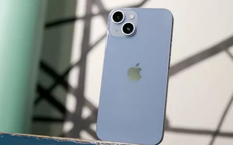 Apple iPhone 14 Azzurro, eBay SGANCIA LA BOMBA: mega SCONTO per il ricondizionato