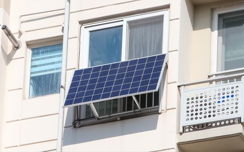 Il kit fotovoltaico da balcone DEFINITIVO è su eBay: lo attacchi e funziona subito