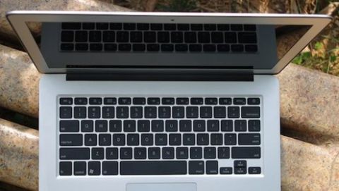 Il clone del MacBook Air, costa un terzo, vale ancor meno