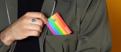 Revolut celebra il Pride con 30.000 carte rainbow