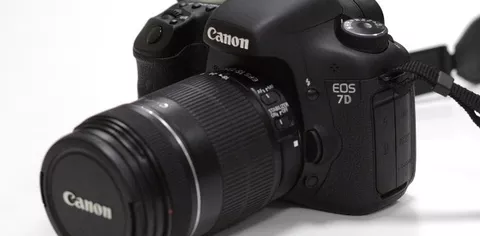 Canon EOS 7D Mark II, online le specifiche