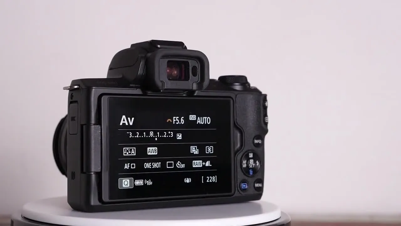 Canon EOS M50, video recensione
