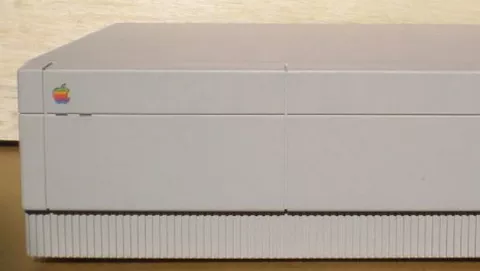 Rarissimo Apple Multiserver di metà anni '80 in asta su eBay e altri pezzi d'antiquariato