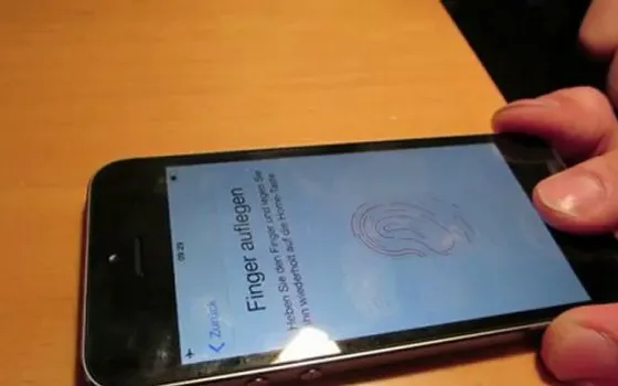 iPhone 5s si sblocca con una foto dell'impronta