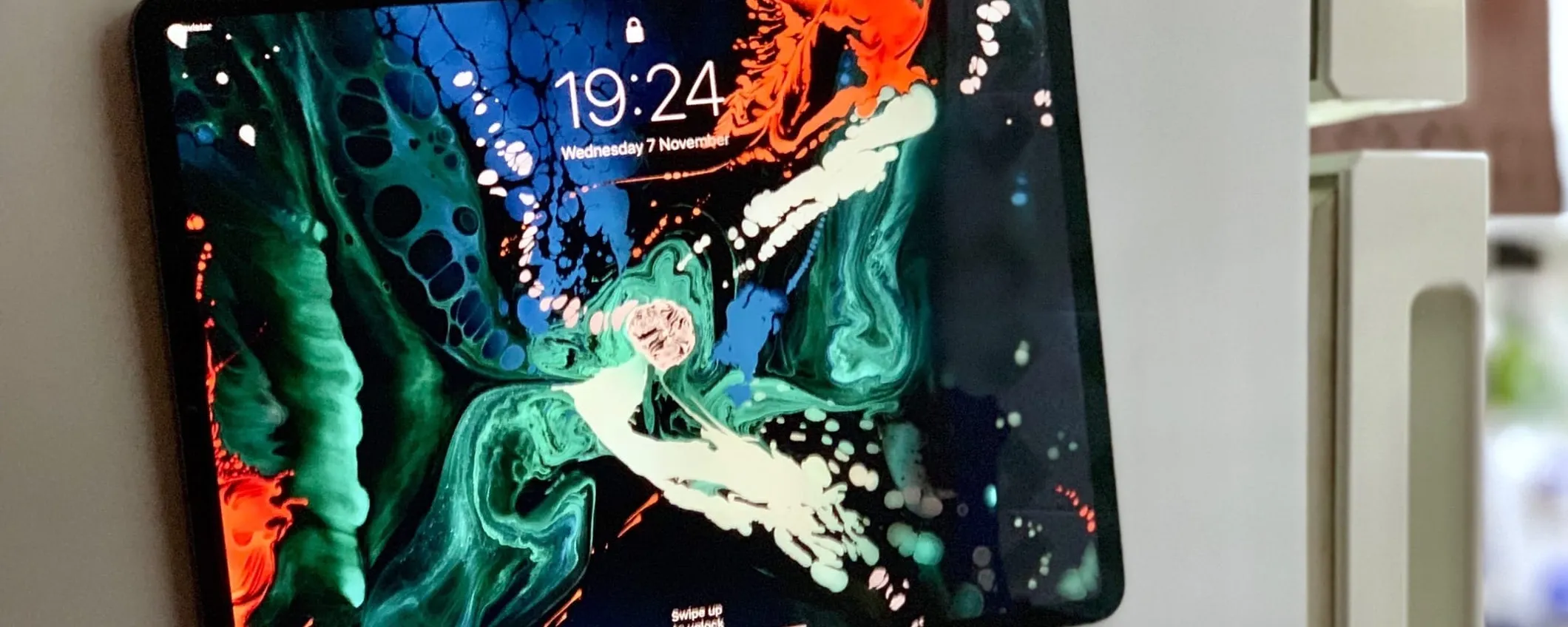 iPad Pro diventa un magnete da frigo gigante (+ altri 6 trucchi geniali)