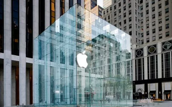 Apple spende 6,5 milioni di dollari per ristrutturare l'entrata dello Store sulla Fifth Avenue a New York