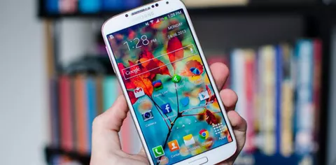 Un Galaxy S4 ha preso fuoco, Samsung reagisce male