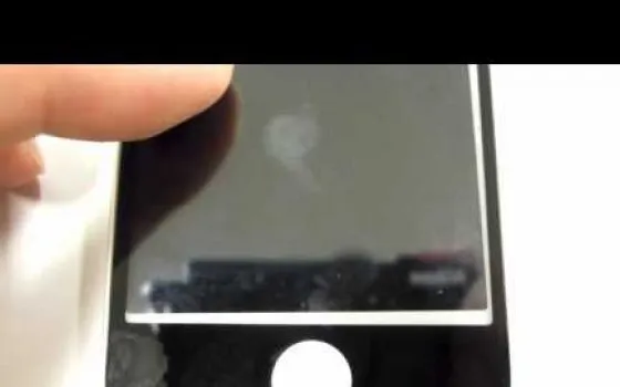 Un video comparativo tra un iPhone 4S ed il presunto pannello frontale del nuovo iPhone 5