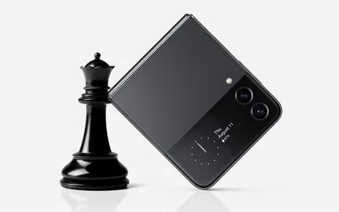Samsung Galaxy Z Flip4, il prezzo precipita e si SCHIANTA su eBay: offerta SHOCK