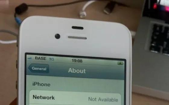 E venne il giorno dell'iPhone 4 bianco