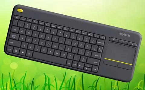 Una tastiera ma anche un mouse: Logitech K400 Plus straordinaria (-48%)
