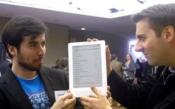 Kindle contro iPad: per i clienti Amazon più fedeli, il lettore ebook potrebbe essere gratis
