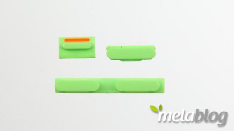 iPhone 5C, le foto dei pulsanti del volume confermano quattro colori