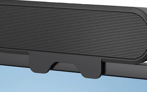 Migliora l’audio del tuo PC con un altoparlante pratico e salvaspazio