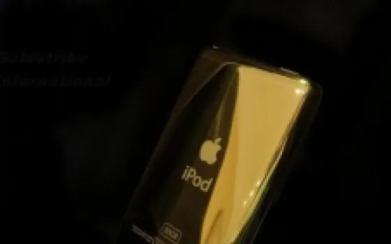 <em>Case</em> per iPod in oro