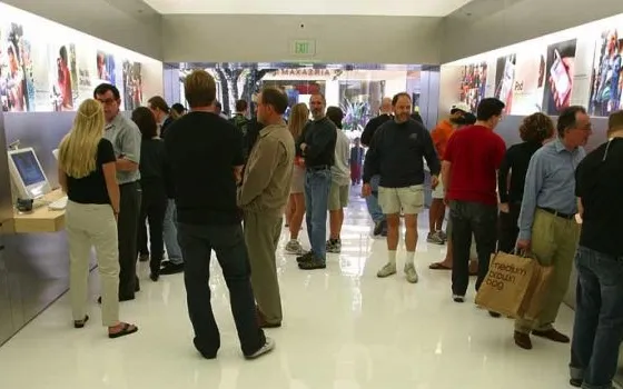 La notte in cui Steve Jobs costrinse l'Apple Store design team a pulire i pavimenti