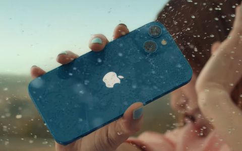 Quanto è resistente iPhone 13? Ce lo dice Apple con due nuovi spot