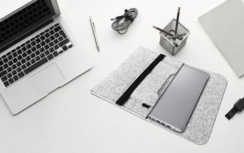 Borsa in feltro: bella, elegante e altamente protettiva per iPad, Galaxy Tab e laptop 13.3