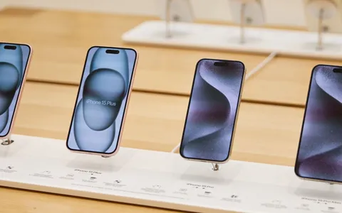 Vendite di iPhone in calo, ma i consumatori investono sullo spazio