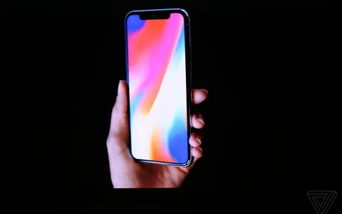 iPhone X, prime scorte in arrivo: solo 46.500 pezzi