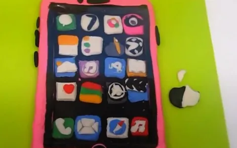 Compra degli iPhone sigillati, ma dentro c'è solo Play-Doh