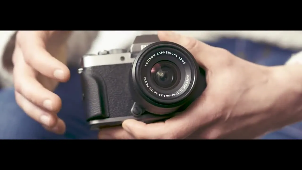 Fujifilm X-T100, una mirrorless dallo stile rétro