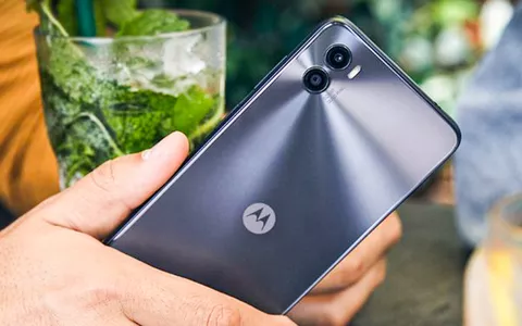 Motorola moto e32 a meno di 100€: il prezzo va in FRANTUMI su Amazon (-45%)