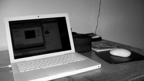 Addio al MacBook bianco