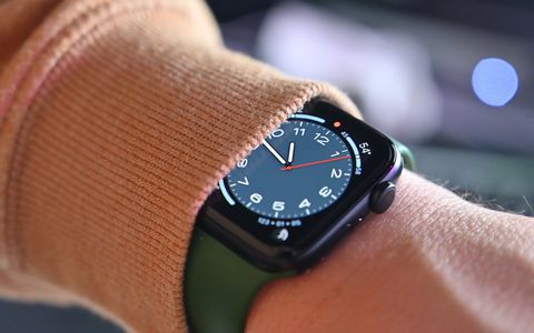 Apple Watch SE 2, eleganza e potenza al polso: a questo prezzo è un affare