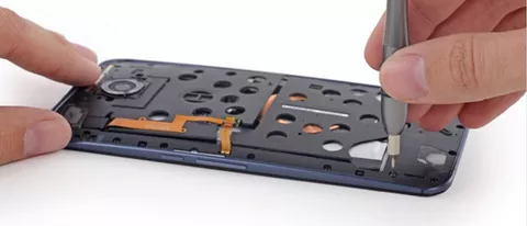 Nexus 6 smontato: ripararlo non è così semplice