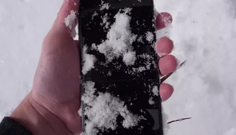 iPhone 6 sopravvive per ore sepolto dalla neve