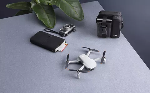 DJI Mini 2 + fotocamera 4K: il drone adatto a tutti in super offerta su Amazon