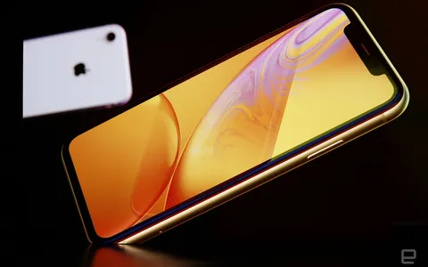 Apple annuncia iPhone XR: prezzi e caratteristiche dell'iPhone economico
